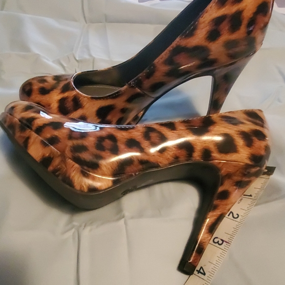 Shoes - Picture 4 of 4